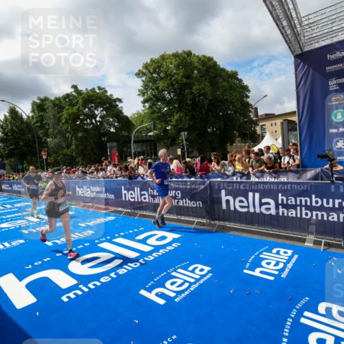 29.06.2025 - hella hamburg halbmarathon Zöllner http://msf.ph/oto/8405305 29.06.2025 10:40:30 Ziel 6649, 7284, 8370, 8966, 10978, 12540, 14924, 15247, 17214, 17245, 17916 meine-sportfotos.de