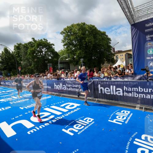 29.06.2025 - hella hamburg halbmarathon Zöllner http://msf.ph/oto/8405310 29.06.2025 10:40:30 Ziel 6649, 7284, 8370, 8966, 10978, 12540, 14924, 15247, 17214, 17245, 17916 meine-sportfotos.de