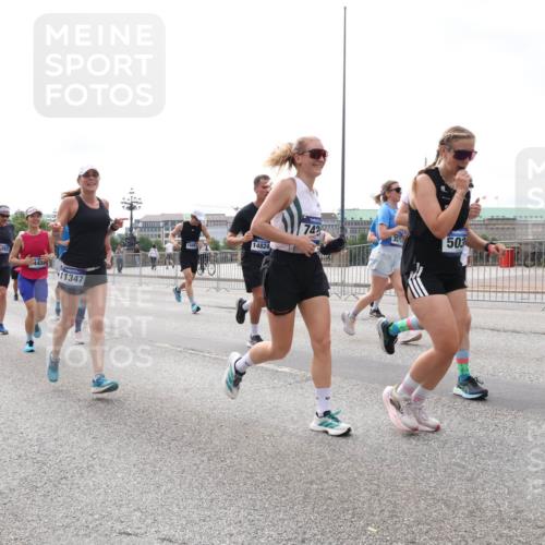 29.06.2025 - hella hamburg halbmarathon Lena Gebhardt http://msf.ph/oto/8405338 29.06.2025 10:24:16 Lombardsbrücke 11306, 1389, 443, 11347, 14824, 742, 3579, 503, 1005, 1009, 1064, 1389, 1444, 1545, 2132, 2477, 2489, 3013, 3185, 3285, 3421, 3579, 3786, 4122, 4162, 4464, 4597, 4684, 4719, 4990, 4993, 5039, 5055, 5258, 5260, 5358, 5661, 5954, 6478, 6524, 6526, 7013, 7426, 7528, 7920, 7975, 8141, 8149, 8167, 8187, 8297, 8502, 8717, 9063, 9217, 9603, 11044, 11306, 11347, 11415, 11454, 12210, 13111, 13113, 13380, 13573, 13638, 13711, 14143 meine-sportfotos.de