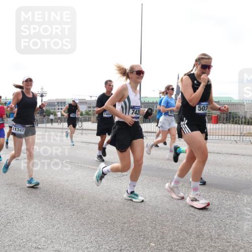29.06.2025 - hella hamburg halbmarathon Lena Gebhardt http://msf.ph/oto/8405362 29.06.2025 10:24:16 Lombardsbrücke 4993, 14439, 11347, 14824, 742, 503, 1005, 1009, 1064, 1389, 1444, 1545, 2132, 2477, 2489, 3013, 3185, 3285, 3421, 3579, 3786, 4122, 4162, 4464, 4597, 4684, 4719, 4990, 4993, 5039, 5055, 5258, 5260, 5358, 5661, 5954, 6478, 6524, 6526, 7013, 7426, 7528, 7920, 7975, 8141, 8149, 8167, 8187, 8297, 8502, 8717, 9063, 9217, 9603, 11044, 11306, 11347, 11415, 11454, 12210, 13111, 13113, 13380, 13573, 13638, 13711, 14143 meine-sportfotos.de