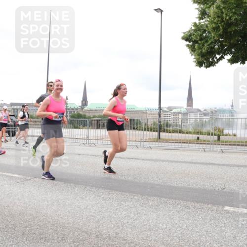 29.06.2025 - hella hamburg halbmarathon Lena Gebhardt http://msf.ph/oto/8405371 29.06.2025 10:58:38 Lombardsbrücke 024, 1001, 1326, 1365, 1380, 1514, 1646, 1845, 2043, 2057, 2273, 2275, 2449, 2649, 2929, 3416, 3540, 3565, 3868, 4042, 4043, 4117, 4225, 4294, 5104, 5159, 5655, 5732, 5782, 5988, 6010, 6330, 6341, 6554, 6588, 6633, 6638, 6702, 6825, 6927, 7095, 7096, 7262, 7443, 7617, 7664, 7783, 7870, 7933, 7957, 7967, 8076, 8441, 8489, 8592, 8701, 8752, 8888, 9123, 9221, 9225, 9239, 9563, 9636, 9889, 9960, 9982, 10498 meine-sportfotos.de