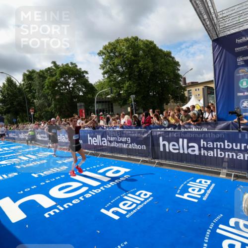 29.06.2025 - hella hamburg halbmarathon Zöllner http://msf.ph/oto/8405379 29.06.2025 10:40:33 Ziel 6649, 7284, 8966, 10978, 11767, 12365, 12540, 14924, 15164, 15247, 17214, 18192 meine-sportfotos.de