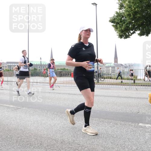 29.06.2025 - hella hamburg halbmarathon Lena Gebhardt http://msf.ph/oto/8405392 29.06.2025 10:50:20 Lombardsbrücke 371, 7339, 1641, 14505, 0412, 1259, 1487, 1511, 1828, 2047, 3203, 3680, 3701, 3710, 3805, 3897, 4090, 4168, 4870, 4961, 5119, 5131, 5749, 5751, 5997, 6680, 6830, 7505, 7677, 7721, 7722, 7755, 8254, 8299, 8834, 9015, 9605, 9940, 10060, 10286, 10617, 10683, 10744, 11030, 11426, 11696, 11716, 11760, 12079, 13127, 13128, 13309, 13381, 13744, 13846, 13887, 14102, 14144, 14505, 14591, 14940, 15017, 15230, 15626 meine-sportfotos.de