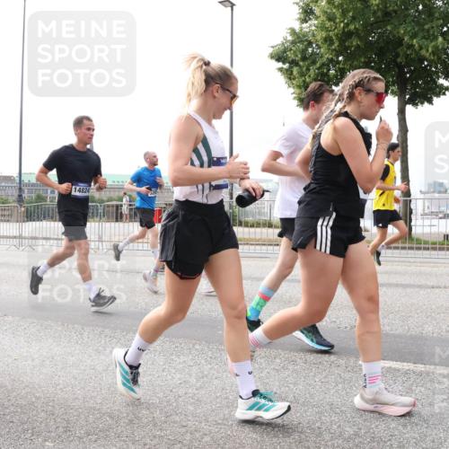 29.06.2025 - hella hamburg halbmarathon Lena Gebhardt http://msf.ph/oto/8405436 29.06.2025 10:24:17 Lombardsbrücke 347, 16861, 14824, 1005, 1009, 1064, 1389, 1395, 1444, 1545, 2132, 2477, 2489, 3013, 3053, 3185, 3285, 3421, 3579, 3786, 4111, 4122, 4162, 4464, 4597, 4684, 4719, 4990, 4993, 5039, 5055, 5138, 5258, 5260, 5358, 5661, 5954, 6478, 6524, 6526, 7013, 7426, 7528, 7920, 7975, 8141, 8149, 8167, 8187, 8297, 8502, 8717, 9063, 9217, 9603, 11044, 11306, 11347, 11415, 12210, 13111, 13113, 13380, 13573, 13638, 13711, 14143 meine-sportfotos.de
