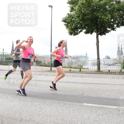 29.06.2025 - hella hamburg halbmarathon Lena Gebhardt http://msf.ph/oto/8405443 29.06.2025 10:58:38 Lombardsbrücke 12024, 1001, 1326, 1365, 1380, 1514, 1646, 1845, 2043, 2057, 2273, 2275, 2449, 2649, 2929, 3416, 3540, 3565, 3868, 4042, 4043, 4117, 4225, 4294, 5104, 5159, 5655, 5732, 5782, 5988, 6010, 6330, 6341, 6554, 6588, 6633, 6638, 6702, 6825, 6927, 7095, 7096, 7262, 7443, 7617, 7664, 7783, 7870, 7933, 7957, 7967, 8076, 8441, 8489, 8592, 8701, 8752, 8888, 9123, 9221, 9225, 9239, 9563, 9636, 9889, 9960, 9982, 10498 meine-sportfotos.de