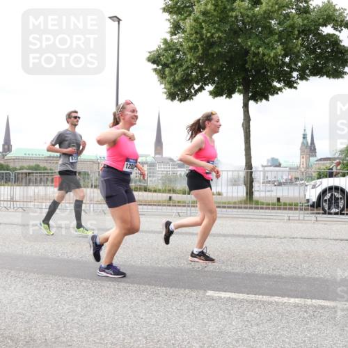 29.06.2025 - hella hamburg halbmarathon Lena Gebhardt http://msf.ph/oto/8405470 29.06.2025 10:58:38 Lombardsbrücke 573, 1202, 1001, 1326, 1365, 1380, 1514, 1646, 1845, 2043, 2057, 2273, 2275, 2449, 2649, 2929, 3416, 3540, 3565, 3868, 4042, 4043, 4117, 4225, 4294, 5104, 5159, 5655, 5732, 5782, 5988, 6010, 6330, 6341, 6554, 6588, 6633, 6638, 6702, 6825, 6927, 7095, 7096, 7262, 7443, 7617, 7664, 7783, 7870, 7933, 7957, 7967, 8076, 8441, 8489, 8592, 8701, 8752, 8888, 9123, 9221, 9225, 9239, 9563, 9636, 9889, 9960, 9982, 10498 meine-sportfotos.de