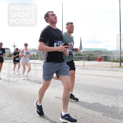29.06.2025 - hella hamburg halbmarathon Lena Gebhardt http://msf.ph/oto/8405483 29.06.2025 10:16:36 Lombardsbrücke 16100, 0076, 1291, 7358, 10575, 3687, 44, 7838, 1117, 1212, 1240, 1244, 1403, 1599, 1602, 1825, 2347, 2803, 2835, 2912, 3030, 3088, 3134, 3156, 3176, 3450, 3484, 3648, 3687, 4478, 4583, 4637, 5036, 5037, 5294, 6024, 6328, 6488, 6742, 6941, 6948, 7158, 7358, 7360, 7753, 8274, 8295, 8317, 8597, 8619, 8645, 8707, 8847, 8857, 9091, 9208, 9332, 9492, 9601, 9628, 9664, 9676, 9802, 9810, 9881, 10076, 10107, 10139, 10141, 10183, 10232, 10292, 10844, 10990, 11344, 11345 meine-sportfotos.de