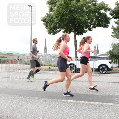 29.06.2025 - hella hamburg halbmarathon Lena Gebhardt http://msf.ph/oto/8405522 29.06.2025 10:58:39 Lombardsbrücke 1001, 1326, 1365, 1380, 1514, 1646, 1845, 2043, 2057, 2449, 2649, 2929, 3416, 3540, 3565, 3868, 4042, 4043, 4117, 4225, 4294, 5104, 5159, 5655, 5732, 5782, 5988, 6010, 6330, 6341, 6554, 6588, 6633, 6638, 6702, 6825, 6927, 7095, 7096, 7262, 7443, 7617, 7664, 7870, 7933, 7957, 7967, 8076, 8489, 8545, 8547, 8592, 8701, 8752, 9123, 9221, 9225, 9239, 9563, 9636, 9889, 9960, 9982, 10498 meine-sportfotos.de