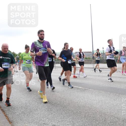 29.06.2025 - hella hamburg halbmarathon Lena Gebhardt http://msf.ph/oto/8405525 29.06.2025 10:50:21 Lombardsbrücke 14692, 17256, 090, 16412, 7305, 733, 14505, 1316, 1259, 1487, 1511, 1828, 2047, 3203, 3680, 3701, 3710, 3805, 3897, 4090, 4168, 4870, 4961, 5119, 5131, 5749, 5751, 5997, 6680, 6830, 7505, 7677, 7721, 7722, 7755, 8254, 8299, 8834, 9015, 9605, 9940, 10060, 10286, 10617, 10683, 10744, 11030, 11426, 11696, 11716, 11760, 12079, 13127, 13128, 13309, 13381, 13744, 13846, 13887, 14102, 14144, 14505, 14591, 14940, 15017, 15230, 15416, 15626 meine-sportfotos.de