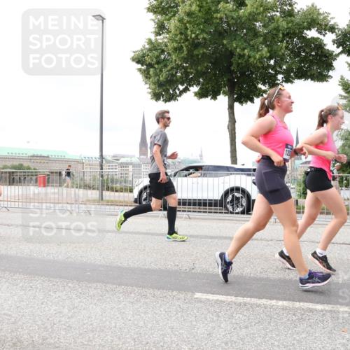29.06.2025 - hella hamburg halbmarathon Lena Gebhardt http://msf.ph/oto/8405548 29.06.2025 10:58:39 Lombardsbrücke 1200, 1001, 1326, 1365, 1380, 1514, 1646, 1845, 2043, 2057, 2449, 2649, 2929, 3416, 3540, 3565, 3868, 4042, 4043, 4117, 4225, 4294, 5104, 5159, 5655, 5732, 5782, 5988, 6010, 6330, 6341, 6554, 6588, 6633, 6638, 6702, 6825, 6927, 7095, 7096, 7262, 7443, 7617, 7664, 7870, 7933, 7957, 7967, 8076, 8489, 8545, 8547, 8592, 8701, 8752, 9123, 9221, 9225, 9239, 9563, 9636, 9889, 9960, 9982, 10498 meine-sportfotos.de