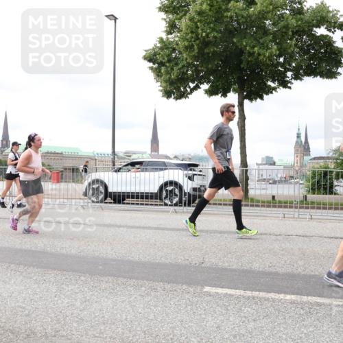 29.06.2025 - hella hamburg halbmarathon Lena Gebhardt http://msf.ph/oto/8405572 29.06.2025 10:58:39 Lombardsbrücke 1001, 1326, 1365, 1380, 1514, 1646, 1845, 2043, 2057, 2449, 2649, 2929, 3416, 3540, 3565, 3868, 4042, 4043, 4117, 4225, 4294, 5104, 5159, 5655, 5732, 5782, 5988, 6010, 6330, 6341, 6554, 6588, 6633, 6638, 6702, 6825, 6927, 7095, 7096, 7262, 7443, 7617, 7664, 7870, 7933, 7957, 7967, 8076, 8489, 8545, 8547, 8592, 8701, 8752, 9123, 9221, 9225, 9239, 9563, 9636, 9889, 9960, 9982, 10498 meine-sportfotos.de