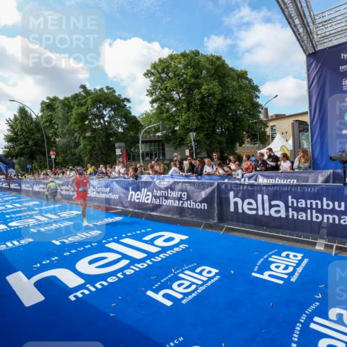 29.06.2025 - hella hamburg halbmarathon Zöllner http://msf.ph/oto/8405587 29.06.2025 10:05:14 Ziel 21, 20052, 20518 meine-sportfotos.de