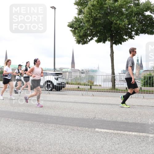 29.06.2025 - hella hamburg halbmarathon Lena Gebhardt http://msf.ph/oto/8405596 29.06.2025 10:58:39 Lombardsbrücke 18822, 1001, 1326, 1365, 1380, 1514, 1646, 1845, 2043, 2057, 2449, 2649, 2929, 3416, 3540, 3565, 3868, 4042, 4043, 4117, 4225, 4294, 5104, 5159, 5655, 5732, 5782, 5988, 6010, 6330, 6341, 6554, 6588, 6633, 6638, 6702, 6825, 6927, 7095, 7096, 7262, 7443, 7617, 7664, 7870, 7933, 7957, 7967, 8076, 8489, 8545, 8547, 8592, 8701, 8752, 9123, 9221, 9225, 9239, 9563, 9636, 9889, 9960, 9982, 10498 meine-sportfotos.de