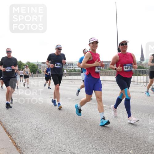 29.06.2025 - hella hamburg halbmarathon Lena Gebhardt http://msf.ph/oto/8405634 29.06.2025 10:24:18 Lombardsbrücke 18109, 4993, 1686, 11306, 144, 14433, 1005, 1009, 1064, 1389, 1395, 1444, 2132, 2280, 2477, 2489, 3013, 3053, 3185, 3285, 3421, 3579, 3786, 4111, 4122, 4162, 4464, 4597, 4684, 4719, 4990, 4993, 5039, 5055, 5138, 5258, 5260, 5661, 5829, 5830, 5954, 6478, 6524, 6526, 7013, 7426, 7528, 7920, 7975, 8141, 8149, 8167, 8187, 8297, 8502, 8717, 9063, 9217, 9603, 11044, 11306, 11347, 11415, 12210, 13111, 13113, 13380, 13573, 13638, 13711, 14143 meine-sportfotos.de