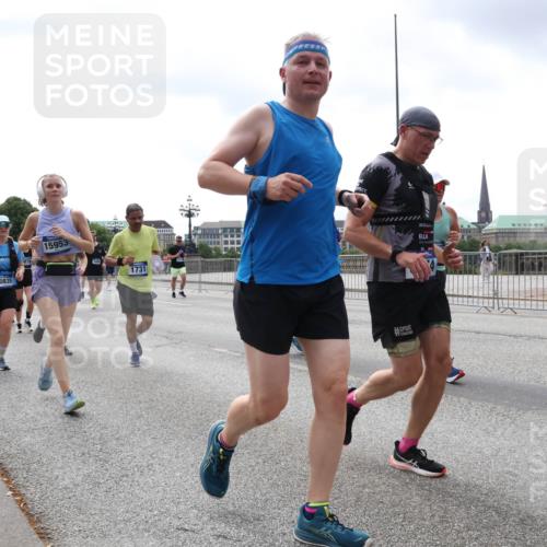 29.06.2025 - hella hamburg halbmarathon Lena Gebhardt http://msf.ph/oto/8405635 29.06.2025 10:41:16 Lombardsbrücke 4775, 10835, 15953, 1731, 1317, 1536, 1542, 1731, 2229, 2258, 2805, 2858, 3344, 3532, 3533, 3623, 3694, 4234, 4412, 4415, 4530, 4610, 4638, 4774, 4775, 5086, 5225, 5549, 5688, 5689, 5753, 5928, 5942, 6088, 6098, 6250, 6474, 6793, 6842, 6894, 7022, 7023, 7293, 7661, 7821, 7829, 8293, 8385, 8429, 8430, 8586, 8751, 8769, 8878, 8992, 9009, 9237, 9962, 10181, 10269, 10348, 10407, 10483, 10644, 10835, 11053, 11166 meine-sportfotos.de