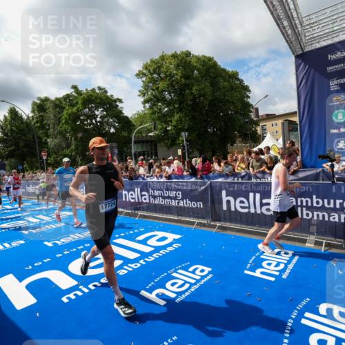 29.06.2025 - hella hamburg halbmarathon Zöllner http://msf.ph/oto/8405650 29.06.2025 10:40:44 Ziel 1882, 1912, 2324, 2714, 2750, 4843, 4889, 5026, 5745, 7622, 8629, 9294, 10900, 12865, 14092, 14272, 14820, 15351, 15493, 15542, 16201, 16249, 16599, 17724, 18399 meine-sportfotos.de
