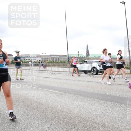 29.06.2025 - hella hamburg halbmarathon Lena Gebhardt http://msf.ph/oto/8405670 29.06.2025 10:58:40 Lombardsbrücke 16, 1001, 1326, 1365, 1380, 1514, 1646, 1845, 2043, 2057, 2449, 2649, 2929, 3416, 3540, 3565, 3868, 4042, 4043, 4117, 4225, 4294, 4577, 4648, 5104, 5159, 5655, 5732, 5782, 5988, 6010, 6330, 6341, 6554, 6588, 6633, 6638, 6702, 6825, 6927, 7095, 7096, 7262, 7443, 7617, 7664, 7870, 7933, 7957, 7967, 8076, 8489, 8545, 8547, 8592, 8701, 8752, 9123, 9221, 9225, 9239, 9563, 9636, 9889, 9960, 9982, 10498 meine-sportfotos.de
