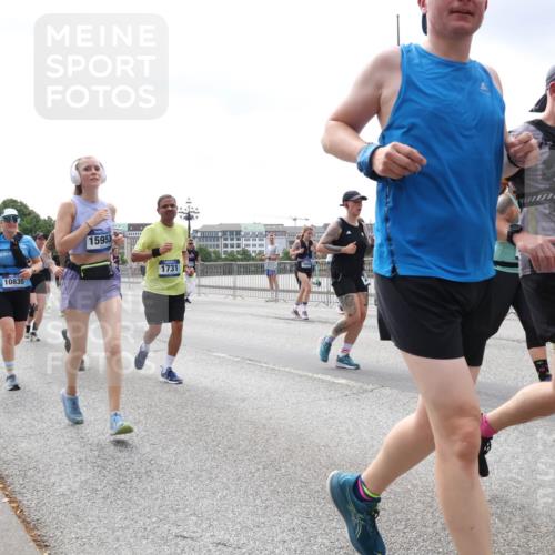 29.06.2025 - hella hamburg halbmarathon Lena Gebhardt http://msf.ph/oto/8405699 29.06.2025 10:41:16 Lombardsbrücke 4775, 10835, 15953, 1731, 6474, 1317, 1536, 1542, 1731, 2229, 2258, 2805, 2858, 3344, 3532, 3533, 3623, 3694, 4234, 4412, 4415, 4530, 4610, 4638, 4774, 4775, 5086, 5225, 5549, 5688, 5689, 5753, 5928, 5942, 6088, 6098, 6250, 6474, 6793, 6842, 6894, 7022, 7023, 7293, 7661, 7821, 7829, 8293, 8385, 8429, 8430, 8586, 8751, 8769, 8878, 8992, 9009, 9237, 9962, 10181, 10269, 10348, 10407, 10483, 10644, 10835, 11053, 11166 meine-sportfotos.de