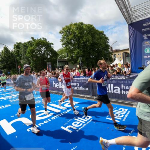 29.06.2025 - hella hamburg halbmarathon Zöllner http://msf.ph/oto/8405722 29.06.2025 10:40:47 Ziel 1882, 2324, 2714, 2750, 4634, 4843, 4889, 5014, 5026, 5745, 7080, 7622, 8074, 8629, 9294, 10900, 11959, 12865, 14092, 14272, 14820, 15351, 15493, 16201, 16249, 16599, 17486, 18399 meine-sportfotos.de