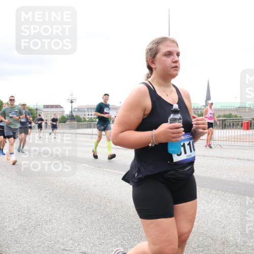 29.06.2025 - hella hamburg halbmarathon Lena Gebhardt http://msf.ph/oto/8405750 29.06.2025 10:58:41 Lombardsbrücke 13855, 1690, 16998, 1703, 7870, 110, 1001, 1326, 1365, 1380, 1514, 1646, 1845, 2043, 2057, 2449, 2649, 2929, 3416, 3540, 3565, 3868, 4042, 4043, 4117, 4225, 4294, 4577, 4648, 5104, 5159, 5655, 5732, 5988, 6010, 6330, 6341, 6554, 6588, 6633, 6638, 6702, 6825, 6927, 7095, 7096, 7262, 7443, 7617, 7664, 7870, 7933, 7957, 7967, 8076, 8489, 8545, 8547, 8592, 8701, 8752, 9123, 9221, 9225, 9239, 9563, 9636, 9889, 9960, 9982, 10498 meine-sportfotos.de