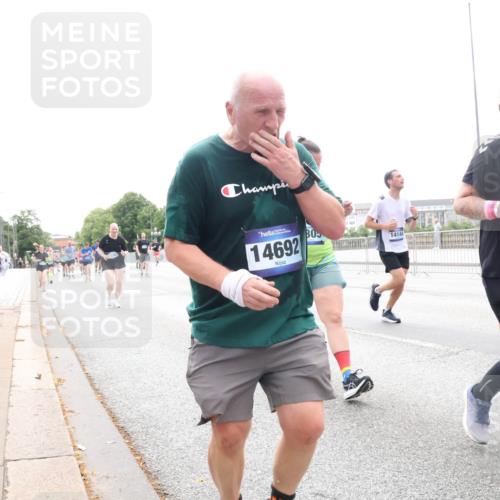 29.06.2025 - hella hamburg halbmarathon Lena Gebhardt http://msf.ph/oto/8405753 29.06.2025 10:50:22 Lombardsbrücke 14692, 14144, 4090, 1259, 1487, 1511, 1828, 2047, 3203, 3680, 3701, 3710, 3805, 3897, 4090, 4168, 4642, 4870, 4961, 5119, 5131, 5749, 5751, 5997, 6680, 6830, 7505, 7677, 7721, 7722, 7755, 8254, 8299, 8834, 9015, 9605, 9940, 10060, 10286, 10617, 10683, 10744, 11030, 11426, 11696, 11716, 11760, 12079, 13127, 13128, 13309, 13381, 13744, 13846, 13887, 14102, 14144, 14505, 14591, 14940, 15017, 15230, 15416, 15626 meine-sportfotos.de