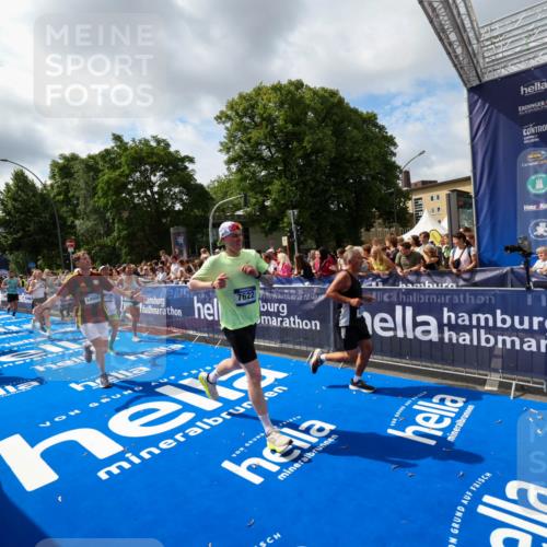29.06.2025 - hella hamburg halbmarathon Zöllner http://msf.ph/oto/8405768 29.06.2025 10:40:49 Ziel 1631, 1882, 2714, 2750, 4634, 4889, 5014, 5026, 5745, 6429, 7080, 7109, 7622, 8074, 8629, 9294, 9979, 10900, 11959, 14092, 15351, 16201, 16249, 17486 meine-sportfotos.de