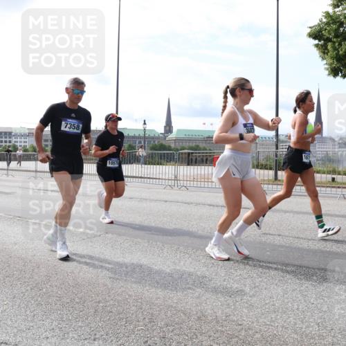 29.06.2025 - hella hamburg halbmarathon Lena Gebhardt http://msf.ph/oto/8405776 29.06.2025 10:16:37 Lombardsbrücke 1291, 7358, 10575, 3687, 167, 1117, 1212, 1240, 1244, 1403, 1599, 1602, 1825, 2347, 2803, 2835, 2912, 3030, 3088, 3134, 3156, 3176, 3450, 3484, 3648, 3687, 4478, 4583, 4637, 5036, 5037, 5294, 6024, 6328, 6488, 6742, 6941, 6948, 7158, 7358, 7360, 7753, 7924, 8295, 8317, 8597, 8619, 8645, 8707, 8847, 8857, 9091, 9208, 9332, 9492, 9601, 9628, 9664, 9676, 9810, 9881, 10076, 10139, 10141, 10183, 10232, 10292, 10844, 10990, 11344, 11345 meine-sportfotos.de