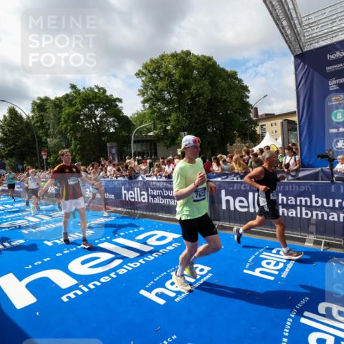 29.06.2025 - hella hamburg halbmarathon Zöllner http://msf.ph/oto/8405780 29.06.2025 10:40:50 Ziel 1631, 1882, 2750, 4634, 4889, 5014, 5026, 5745, 6429, 7080, 7109, 7378, 7622, 8074, 8629, 9294, 9979, 10369, 10900, 11959, 14092, 15351, 16201, 16249, 17486 meine-sportfotos.de