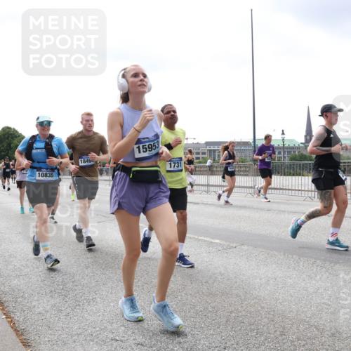 29.06.2025 - hella hamburg halbmarathon Lena Gebhardt http://msf.ph/oto/8405821 29.06.2025 10:41:17 Lombardsbrücke 4775, 18, 10835, 1849, 15953, 1731, 1317, 1536, 1542, 1731, 2153, 2229, 2258, 2805, 2858, 3344, 3532, 3533, 3623, 4234, 4412, 4415, 4530, 4610, 4638, 4774, 4775, 5086, 5225, 5549, 5688, 5689, 5753, 5928, 5942, 6088, 6098, 6250, 6474, 6793, 6842, 6894, 7022, 7023, 7661, 7821, 7829, 8293, 8385, 8429, 8430, 8586, 8751, 8769, 8878, 8992, 9009, 9237, 9962, 10181, 10269, 10348, 10407, 10483, 10644, 10835, 11053, 11166 meine-sportfotos.de