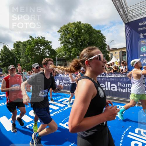29.06.2025 - hella hamburg halbmarathon Zöllner http://msf.ph/oto/8405826 29.06.2025 10:40:51 Ziel 1631, 1882, 2750, 4634, 4889, 5014, 5026, 5745, 6429, 7080, 7109, 7378, 8074, 8629, 9979, 10369, 10900, 11959, 14092, 14661, 15351, 16201, 16249, 17486 meine-sportfotos.de