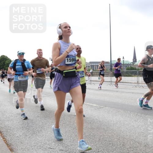 29.06.2025 - hella hamburg halbmarathon Lena Gebhardt http://msf.ph/oto/8405859 29.06.2025 10:41:17 Lombardsbrücke 10835, 184, 15953, 4775, 731, 1317, 1536, 1542, 1731, 2153, 2229, 2258, 2805, 2858, 3344, 3532, 3533, 3623, 4234, 4412, 4415, 4530, 4610, 4638, 4774, 4775, 5086, 5225, 5549, 5688, 5689, 5753, 5928, 5942, 6088, 6098, 6250, 6474, 6793, 6842, 6894, 7022, 7023, 7661, 7821, 7829, 8293, 8385, 8429, 8430, 8586, 8751, 8769, 8878, 8992, 9009, 9237, 9962, 10181, 10269, 10348, 10407, 10483, 10644, 10835, 11053, 11166 meine-sportfotos.de