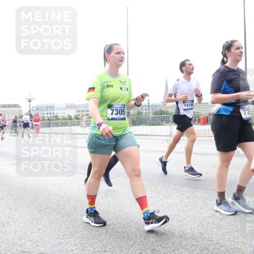 29.06.2025 - hella hamburg halbmarathon Lena Gebhardt http://msf.ph/oto/8405892 29.06.2025 10:50:23 Lombardsbrücke 1338, 5119, 7305, 14144, 1259, 1487, 1511, 1828, 2047, 3203, 3680, 3701, 3710, 3805, 3838, 3897, 4090, 4168, 4642, 4695, 4961, 5119, 5131, 5749, 5751, 5997, 6680, 6830, 7505, 7677, 7721, 7722, 7755, 7938, 8254, 8299, 8834, 9605, 9933, 9940, 10060, 10286, 10617, 10744, 11030, 11426, 11696, 11716, 11760, 12079, 13127, 13128, 13309, 13381, 13744, 13846, 13887, 14102, 14144, 14505, 14591, 14940, 15017, 15230, 15416, 15626 meine-sportfotos.de