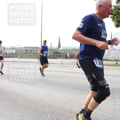 29.06.2025 - hella hamburg halbmarathon Lena Gebhardt http://msf.ph/oto/8405921 29.06.2025 10:24:20 Lombardsbrücke 1005, 32, 17147, 2023, 138, 1005, 1009, 1064, 1389, 1395, 1444, 2132, 2280, 2477, 3013, 3053, 3132, 3185, 3285, 3421, 3579, 3786, 4111, 4122, 4162, 4221, 4464, 4597, 4684, 4719, 4990, 4993, 5039, 5138, 5258, 5260, 5661, 5829, 5830, 5954, 6478, 6524, 6526, 6570, 7013, 7426, 7528, 7920, 7975, 8141, 8149, 8167, 8187, 8297, 8502, 8717, 9063, 9217, 9603, 11306, 11347, 11415, 12070, 12210, 12303, 13111, 13113, 13380, 13573, 13638, 13711, 14143 meine-sportfotos.de