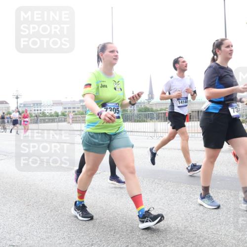 29.06.2025 - hella hamburg halbmarathon Lena Gebhardt http://msf.ph/oto/8405924 29.06.2025 10:50:23 Lombardsbrücke 5119, 7305, 14144, 73, 1259, 1487, 1511, 1828, 2047, 3203, 3680, 3701, 3710, 3805, 3838, 3897, 4090, 4168, 4642, 4695, 4961, 5119, 5131, 5749, 5751, 5997, 6680, 6830, 7505, 7677, 7721, 7722, 7755, 7938, 8254, 8299, 8834, 9605, 9933, 9940, 10060, 10286, 10617, 10744, 11030, 11426, 11696, 11716, 11760, 12079, 13127, 13128, 13309, 13381, 13744, 13846, 13887, 14102, 14144, 14505, 14591, 14940, 15017, 15230, 15416, 15626 meine-sportfotos.de