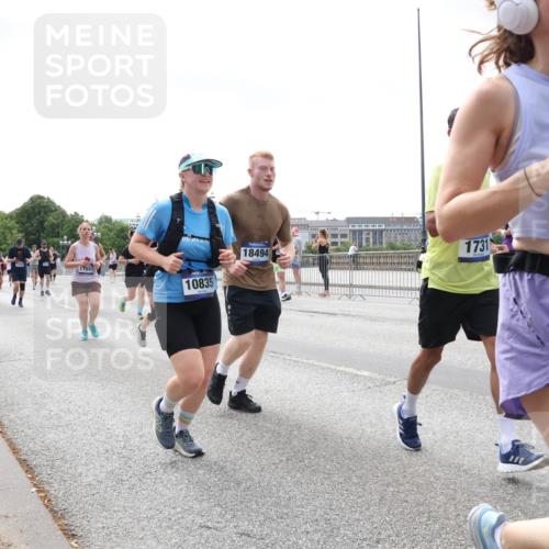 29.06.2025 - hella hamburg halbmarathon Lena Gebhardt http://msf.ph/oto/8405932 29.06.2025 10:41:17 Lombardsbrücke 4775, 1, 851, 10835, 15953, 18494, 1731, 1317, 1536, 1542, 1731, 2153, 2229, 2258, 2805, 2858, 3344, 3532, 3533, 3623, 4234, 4412, 4415, 4530, 4610, 4638, 4774, 4775, 5086, 5225, 5549, 5688, 5689, 5753, 5928, 5942, 6088, 6098, 6250, 6474, 6793, 6842, 6894, 7022, 7023, 7661, 7821, 7829, 8293, 8385, 8429, 8430, 8586, 8751, 8769, 8878, 8992, 9009, 9237, 9962, 10181, 10269, 10348, 10407, 10483, 10644, 10835, 11053, 11166 meine-sportfotos.de