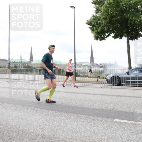 29.06.2025 - hella hamburg halbmarathon Lena Gebhardt http://msf.ph/oto/8405953 29.06.2025 10:58:42 Lombardsbrücke 16998, 1001, 1326, 1365, 1380, 1514, 1646, 1845, 2043, 2057, 2449, 2649, 2929, 3231, 3416, 3540, 3565, 3868, 4042, 4043, 4117, 4225, 4294, 4577, 4648, 5159, 5655, 5732, 5988, 6010, 6330, 6341, 6554, 6588, 6633, 6638, 6702, 6825, 6927, 7095, 7096, 7443, 7617, 7664, 7870, 7933, 7957, 7967, 8076, 8489, 8545, 8547, 8592, 8701, 8752, 9123, 9221, 9225, 9239, 9563, 9636, 9889, 9960, 9982, 10498 meine-sportfotos.de