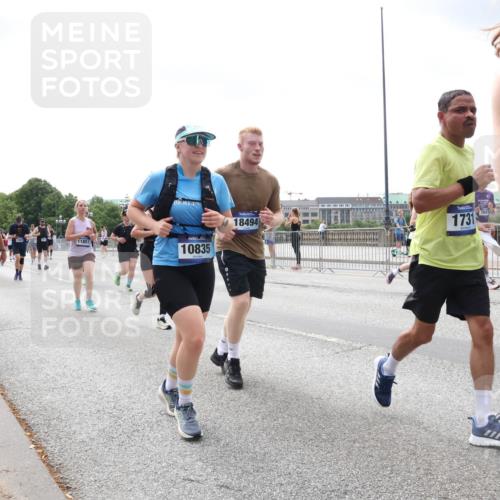 29.06.2025 - hella hamburg halbmarathon Lena Gebhardt http://msf.ph/oto/8405965 29.06.2025 10:41:17 Lombardsbrücke 4775, 11851, 10835, 18494, 1731, 15, 1317, 1536, 1542, 1731, 2153, 2229, 2258, 2805, 2858, 3344, 3532, 3533, 3623, 4234, 4412, 4415, 4530, 4610, 4638, 4774, 4775, 5086, 5225, 5549, 5688, 5689, 5753, 5928, 5942, 6088, 6098, 6250, 6474, 6793, 6842, 6894, 7022, 7023, 7661, 7821, 7829, 8293, 8385, 8429, 8430, 8586, 8751, 8769, 8878, 8992, 9009, 9237, 9962, 10181, 10269, 10348, 10407, 10483, 10644, 10835, 11053, 11166 meine-sportfotos.de