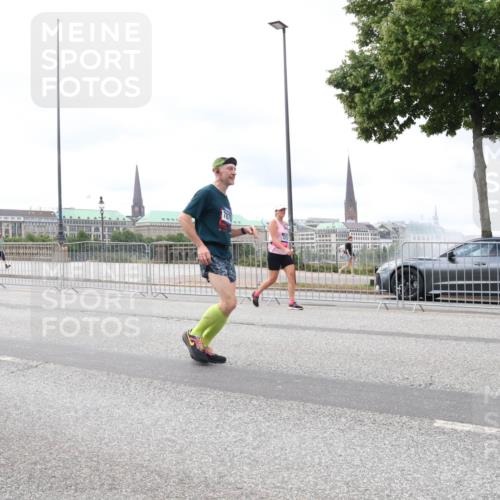 29.06.2025 - hella hamburg halbmarathon Lena Gebhardt http://msf.ph/oto/8405975 29.06.2025 10:58:42 Lombardsbrücke 16998, 7870, 1001, 1326, 1365, 1380, 1514, 1646, 1845, 2043, 2057, 2449, 2649, 2929, 3231, 3416, 3540, 3565, 3868, 4042, 4043, 4117, 4225, 4294, 4577, 4648, 5159, 5655, 5732, 5988, 6010, 6330, 6341, 6554, 6588, 6633, 6638, 6702, 6825, 6927, 7095, 7096, 7443, 7617, 7664, 7870, 7933, 7957, 7967, 8076, 8489, 8545, 8547, 8592, 8701, 8752, 9123, 9221, 9225, 9239, 9563, 9636, 9889, 9960, 9982, 10498 meine-sportfotos.de