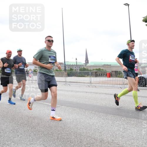 29.06.2025 - hella hamburg halbmarathon Lena Gebhardt http://msf.ph/oto/8405997 29.06.2025 10:58:43 Lombardsbrücke 3855, 16906, 17036, 16998, 7870, 1212, 1001, 1326, 1365, 1380, 1514, 1646, 1845, 2043, 2057, 2449, 2621, 2649, 2929, 3231, 3416, 3540, 3565, 3868, 4042, 4043, 4117, 4225, 4294, 4577, 4648, 5159, 5655, 5732, 5988, 6010, 6330, 6341, 6554, 6588, 6633, 6638, 6702, 6927, 7095, 7096, 7443, 7617, 7664, 7870, 7933, 7957, 7967, 8076, 8489, 8545, 8547, 8592, 8701, 8752, 9123, 9221, 9225, 9239, 9563, 9636, 9889, 9960, 9982, 10498 meine-sportfotos.de