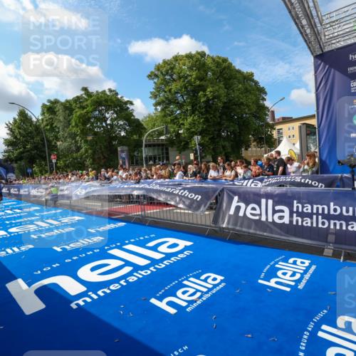 29.06.2025 - hella hamburg halbmarathon Zöllner http://msf.ph/oto/8406008 29.06.2025 10:06:32 Ziel 14 meine-sportfotos.de