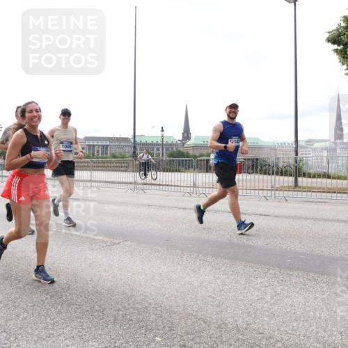 29.06.2025 - hella hamburg halbmarathon Lena Gebhardt http://msf.ph/oto/8406014 29.06.2025 10:24:21 Lombardsbrücke 109, 7021, 147, 1005, 1005, 1009, 1064, 1352, 1389, 1395, 1444, 2132, 2280, 2477, 2944, 3013, 3053, 3132, 3185, 3285, 3421, 3579, 3786, 4111, 4122, 4162, 4221, 4464, 4597, 4684, 4719, 4993, 5039, 5138, 5258, 5260, 5661, 5829, 5830, 5954, 6478, 6524, 6526, 6570, 7013, 7426, 7528, 7920, 7975, 8141, 8149, 8167, 8187, 8297, 8502, 8717, 9063, 9217, 9603, 11306, 11347, 11415, 11651, 12070, 12210, 12303, 13111, 13113, 13380, 13573, 13638, 13711, 14143 meine-sportfotos.de