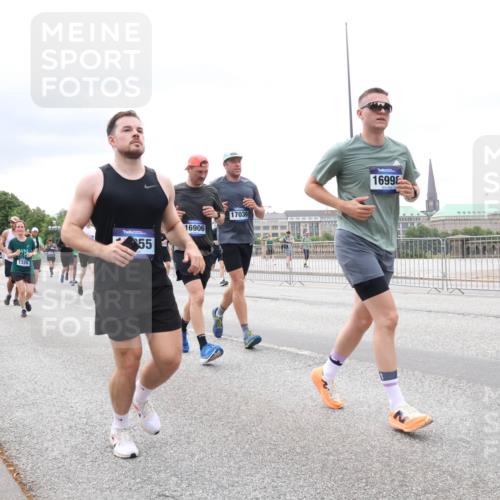 29.06.2025 - hella hamburg halbmarathon Lena Gebhardt http://msf.ph/oto/8406024 29.06.2025 10:58:43 Lombardsbrücke 1378, 1646, 1326, 55, 16906, 17036, 16998, 1001, 1326, 1365, 1380, 1514, 1646, 1845, 2043, 2057, 2449, 2621, 2649, 2929, 3231, 3416, 3540, 3565, 3868, 4042, 4043, 4117, 4225, 4294, 4577, 4648, 5159, 5655, 5732, 5988, 6010, 6330, 6341, 6554, 6588, 6633, 6638, 6702, 6927, 7095, 7096, 7443, 7617, 7664, 7870, 7933, 7957, 7967, 8076, 8489, 8545, 8547, 8592, 8701, 8752, 9123, 9221, 9225, 9239, 9563, 9636, 9889, 9960, 9982, 10498 meine-sportfotos.de
