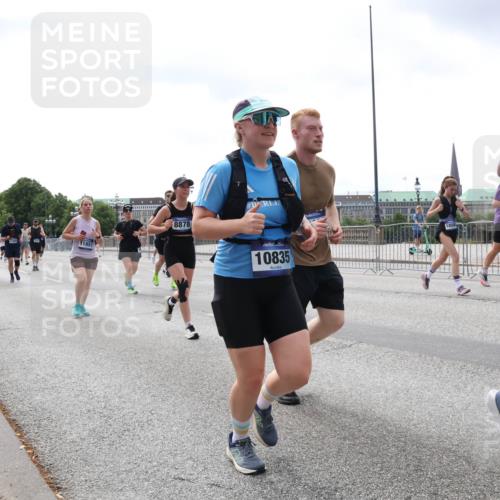 29.06.2025 - hella hamburg halbmarathon Lena Gebhardt http://msf.ph/oto/8406027 29.06.2025 10:41:18 Lombardsbrücke 4775, 11851, 8878, 10835, 173, 1314, 1317, 1536, 1542, 1731, 2153, 2229, 2258, 2805, 2858, 3344, 3532, 3533, 3623, 4234, 4412, 4415, 4530, 4610, 4638, 4774, 4775, 5086, 5225, 5549, 5688, 5689, 5753, 5928, 5942, 6088, 6098, 6250, 6474, 6793, 6842, 6894, 7022, 7023, 7661, 7821, 7829, 8293, 8385, 8429, 8430, 8586, 8751, 8769, 8878, 8992, 9009, 9237, 9962, 10181, 10269, 10348, 10407, 10483, 10644, 10835, 11053, 11166 meine-sportfotos.de