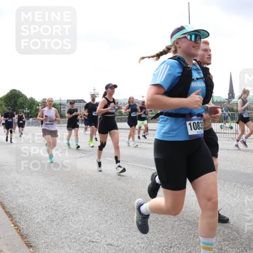 29.06.2025 - hella hamburg halbmarathon Lena Gebhardt http://msf.ph/oto/8406059 29.06.2025 10:41:18 Lombardsbrücke 4775, 1851, 378, 1083, 7661, 1314, 1317, 1536, 1542, 1731, 2153, 2229, 2258, 2805, 2858, 3344, 3532, 3533, 3623, 4234, 4412, 4415, 4530, 4610, 4638, 4774, 4775, 5086, 5225, 5549, 5688, 5689, 5753, 5928, 5942, 6088, 6098, 6250, 6474, 6793, 6842, 6894, 7022, 7023, 7661, 7821, 7829, 8293, 8385, 8429, 8430, 8586, 8751, 8769, 8878, 8992, 9009, 9237, 9962, 10181, 10269, 10348, 10407, 10483, 10644, 10835, 11053, 11166 meine-sportfotos.de