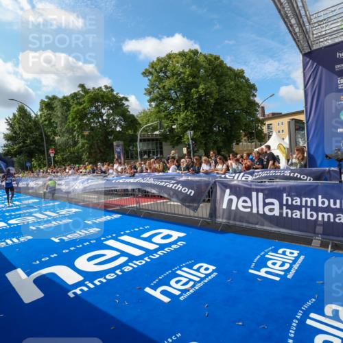 29.06.2025 - hella hamburg halbmarathon Zöllner http://msf.ph/oto/8406061 29.06.2025 10:06:32 Ziel 14 meine-sportfotos.de