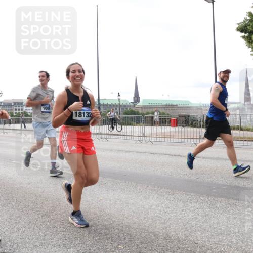 29.06.2025 - hella hamburg halbmarathon Lena Gebhardt http://msf.ph/oto/8406067 29.06.2025 10:24:21 Lombardsbrücke 12210, 18109, 1009, 18132, 1005, 1009, 1064, 1352, 1389, 1395, 1444, 2132, 2280, 2477, 2944, 3013, 3053, 3132, 3185, 3285, 3421, 3579, 3786, 4111, 4122, 4162, 4221, 4464, 4597, 4684, 4719, 4993, 5039, 5138, 5258, 5260, 5661, 5829, 5830, 5954, 6478, 6524, 6526, 6570, 7013, 7426, 7528, 7920, 7975, 8141, 8149, 8167, 8187, 8297, 8502, 8717, 9063, 9217, 9603, 11306, 11347, 11415, 11651, 12070, 12210, 12303, 13111, 13113, 13380, 13573, 13638, 13711, 14143 meine-sportfotos.de