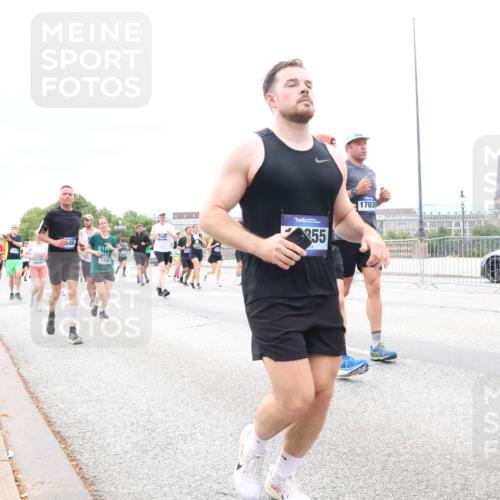 29.06.2025 - hella hamburg halbmarathon Lena Gebhardt http://msf.ph/oto/8406074 29.06.2025 10:58:43 Lombardsbrücke 13784, 546, 1326, 2449, 355, 17036, 160, 1001, 1326, 1365, 1380, 1514, 1646, 1845, 2043, 2057, 2449, 2621, 2649, 2929, 3231, 3416, 3540, 3565, 3868, 4042, 4043, 4117, 4225, 4294, 4577, 4648, 5159, 5655, 5732, 5988, 6010, 6330, 6341, 6554, 6588, 6633, 6638, 6702, 6927, 7095, 7096, 7443, 7617, 7664, 7870, 7933, 7957, 7967, 8076, 8489, 8545, 8547, 8592, 8701, 8752, 9123, 9221, 9225, 9239, 9563, 9636, 9889, 9960, 9982, 10498 meine-sportfotos.de