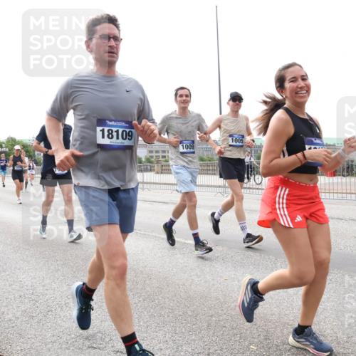 29.06.2025 - hella hamburg halbmarathon Lena Gebhardt http://msf.ph/oto/8406090 29.06.2025 10:24:22 Lombardsbrücke 6297, 8187, 18109, 1005, 1009, 1005, 1009, 1064, 1352, 1389, 1395, 1444, 2132, 2280, 2477, 2944, 3013, 3053, 3132, 3185, 3285, 3421, 3579, 3786, 4111, 4162, 4221, 4464, 4597, 4684, 4719, 4993, 5039, 5138, 5258, 5260, 5661, 5829, 5830, 5954, 6478, 6524, 6526, 6570, 7013, 7426, 7528, 7920, 7975, 8141, 8167, 8187, 8297, 8502, 8717, 9063, 9217, 9603, 11306, 11347, 11415, 11651, 12070, 12210, 12303, 13111, 13113, 13380, 13573, 13638, 13711, 14143, 15975 meine-sportfotos.de