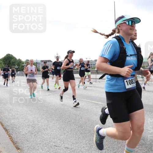 29.06.2025 - hella hamburg halbmarathon Lena Gebhardt http://msf.ph/oto/8406092 29.06.2025 10:41:18 Lombardsbrücke 5225, 4775, 1185, 16454, 1083, 1314, 1317, 1536, 1542, 1731, 2153, 2229, 2258, 2805, 2858, 3344, 3532, 3533, 3623, 4234, 4412, 4415, 4530, 4610, 4638, 4774, 4775, 5086, 5225, 5549, 5688, 5689, 5753, 5928, 5942, 6088, 6098, 6250, 6474, 6793, 6842, 6894, 7022, 7023, 7661, 7821, 7829, 8293, 8385, 8429, 8430, 8586, 8751, 8769, 8878, 8992, 9009, 9237, 9962, 10181, 10269, 10348, 10407, 10483, 10644, 10835, 11053, 11166 meine-sportfotos.de