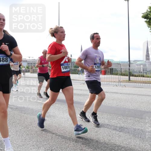 29.06.2025 - hella hamburg halbmarathon Lena Gebhardt http://msf.ph/oto/8406113 29.06.2025 10:16:39 Lombardsbrücke 16098, 3859, 6488, 11236, 1007, 1291, 1117, 1212, 1240, 1244, 1403, 1599, 1602, 1825, 2347, 2835, 2912, 3030, 3088, 3134, 3156, 3176, 3450, 3484, 3648, 3687, 4478, 4583, 4637, 5036, 5037, 5294, 6024, 6328, 6488, 6742, 6941, 6948, 7158, 7358, 7360, 7753, 7924, 8295, 8317, 8597, 8619, 8645, 8707, 8847, 8857, 9091, 9208, 9332, 9492, 9628, 9664, 9676, 9810, 9881, 10076, 10139, 10141, 10183, 10232, 10990, 11344, 11345 meine-sportfotos.de